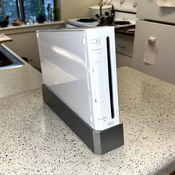 Nintendo Wii + Accesories - Picture 2 of 3